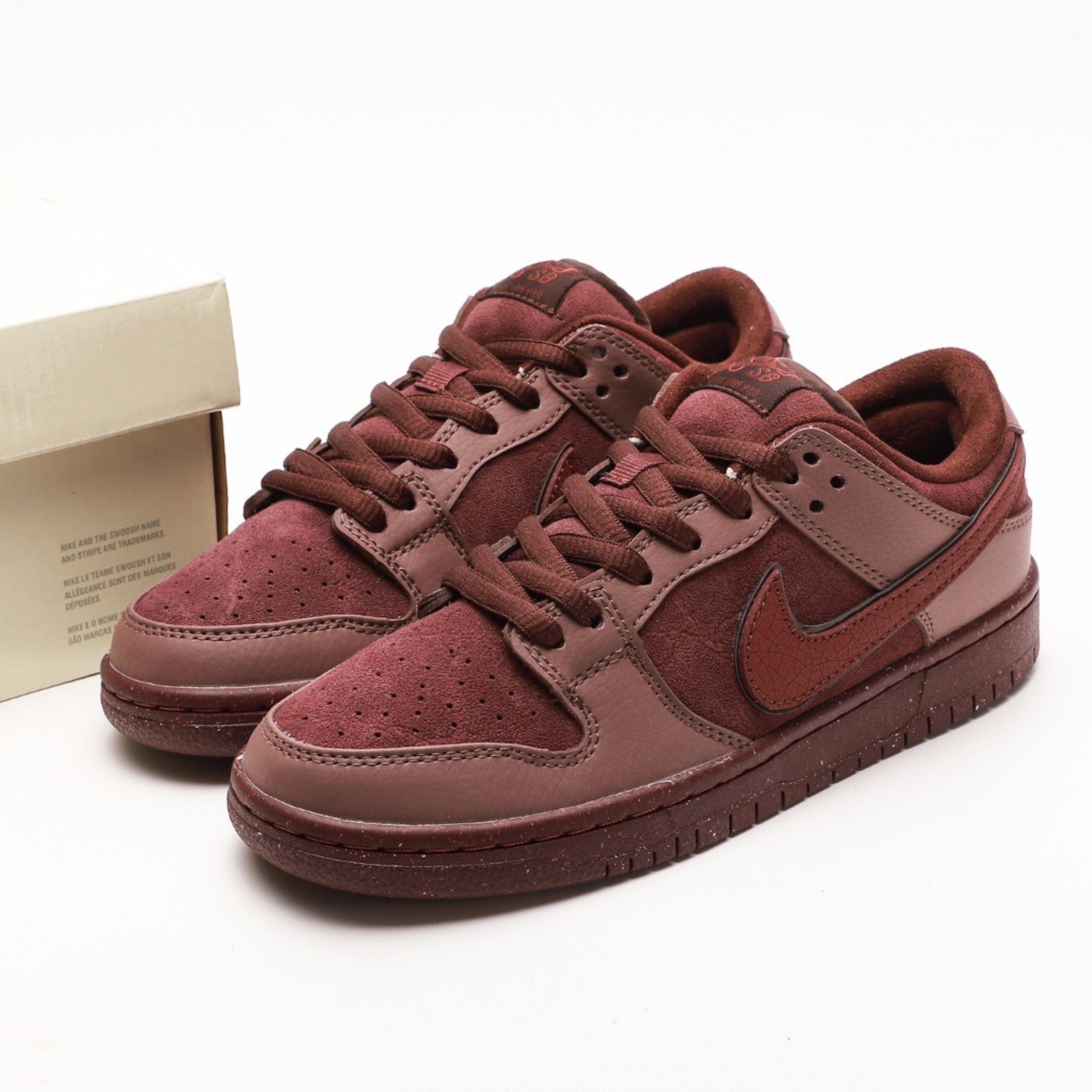 Nike SB Dunk Low City Of Love Burgundy Crush