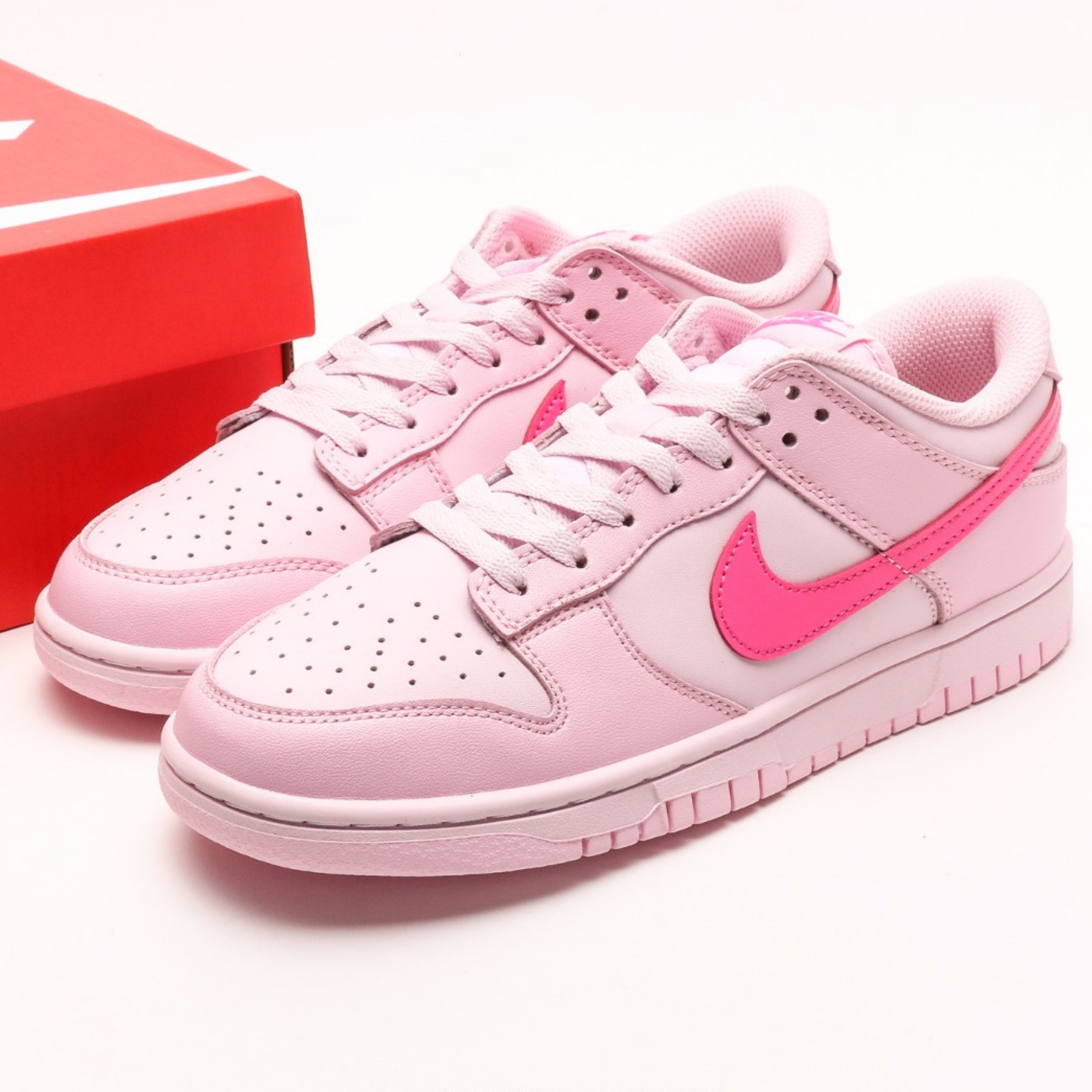 Nike Dunk Low Triple Pink