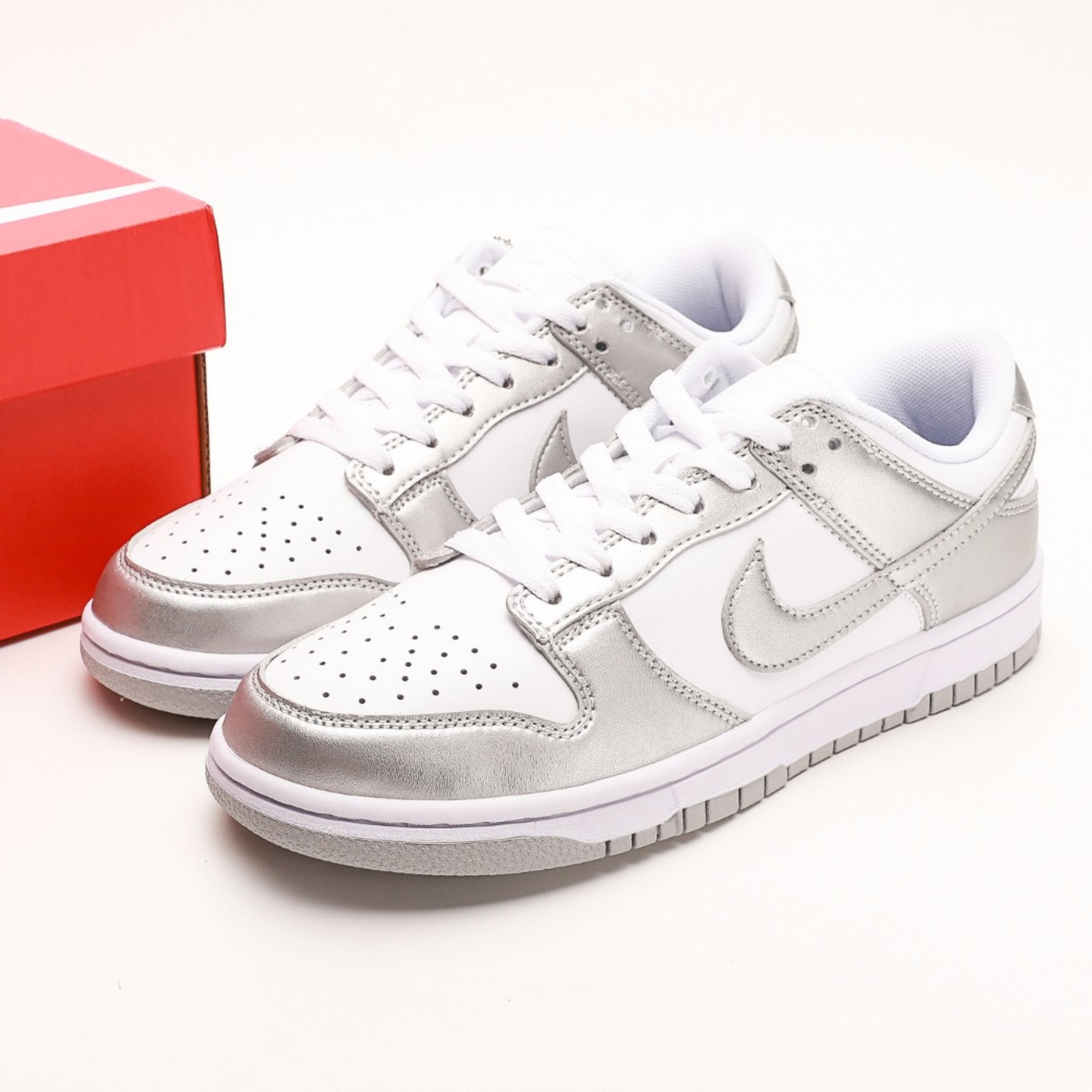 Nike Dunk Low Metallic Silver
