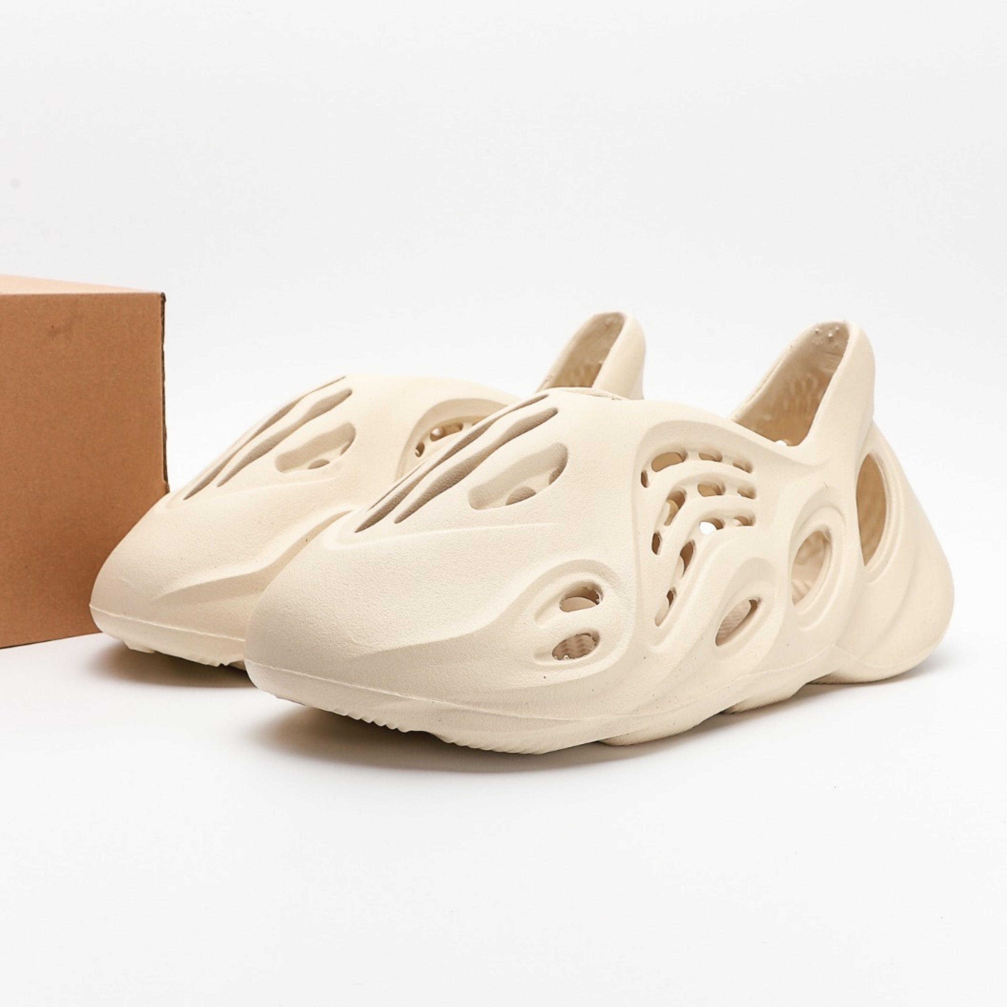 adidas Yeezy Foam RNNR Sand