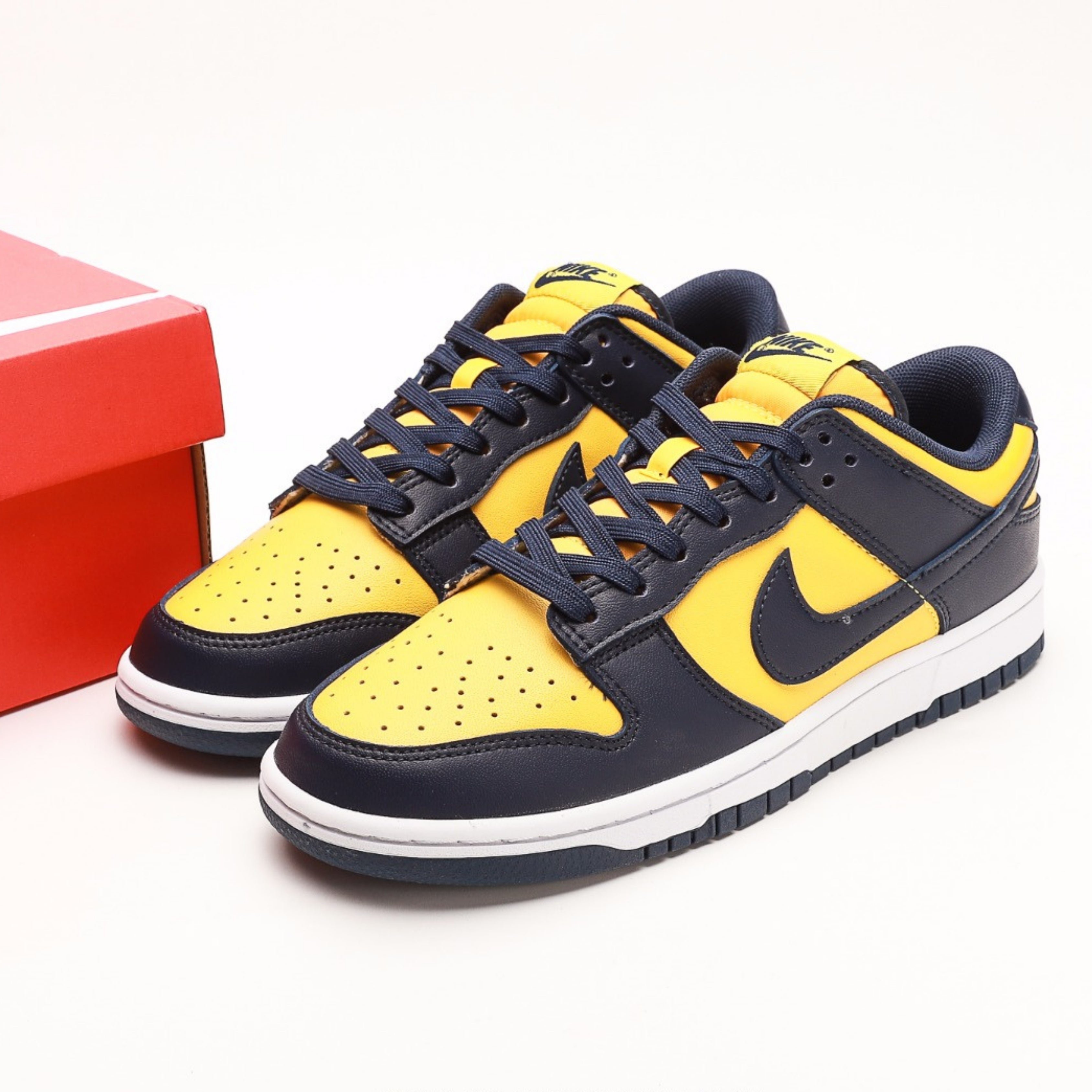 Nike Dunk Low Michigan