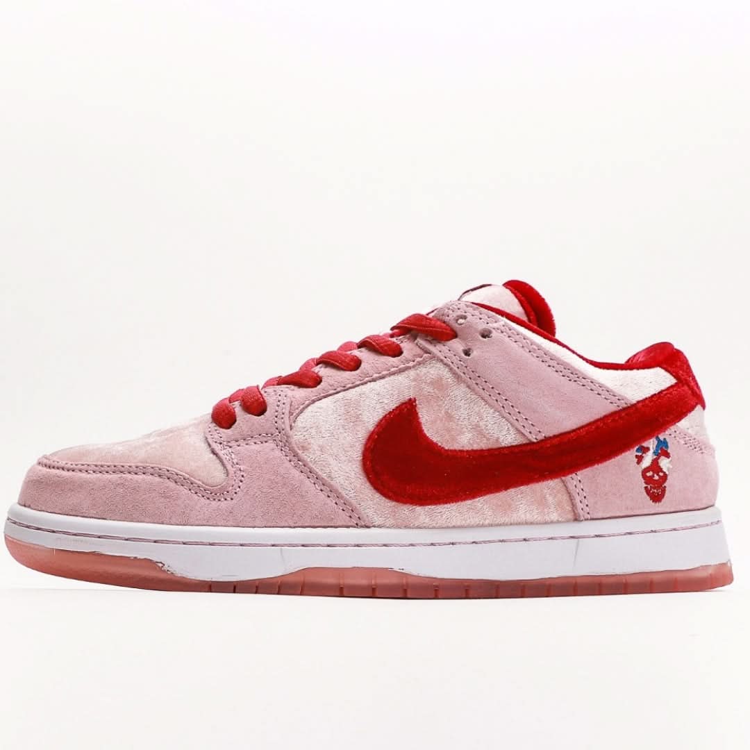 Nike SB Dunk Low StrangeLove Skateboards
