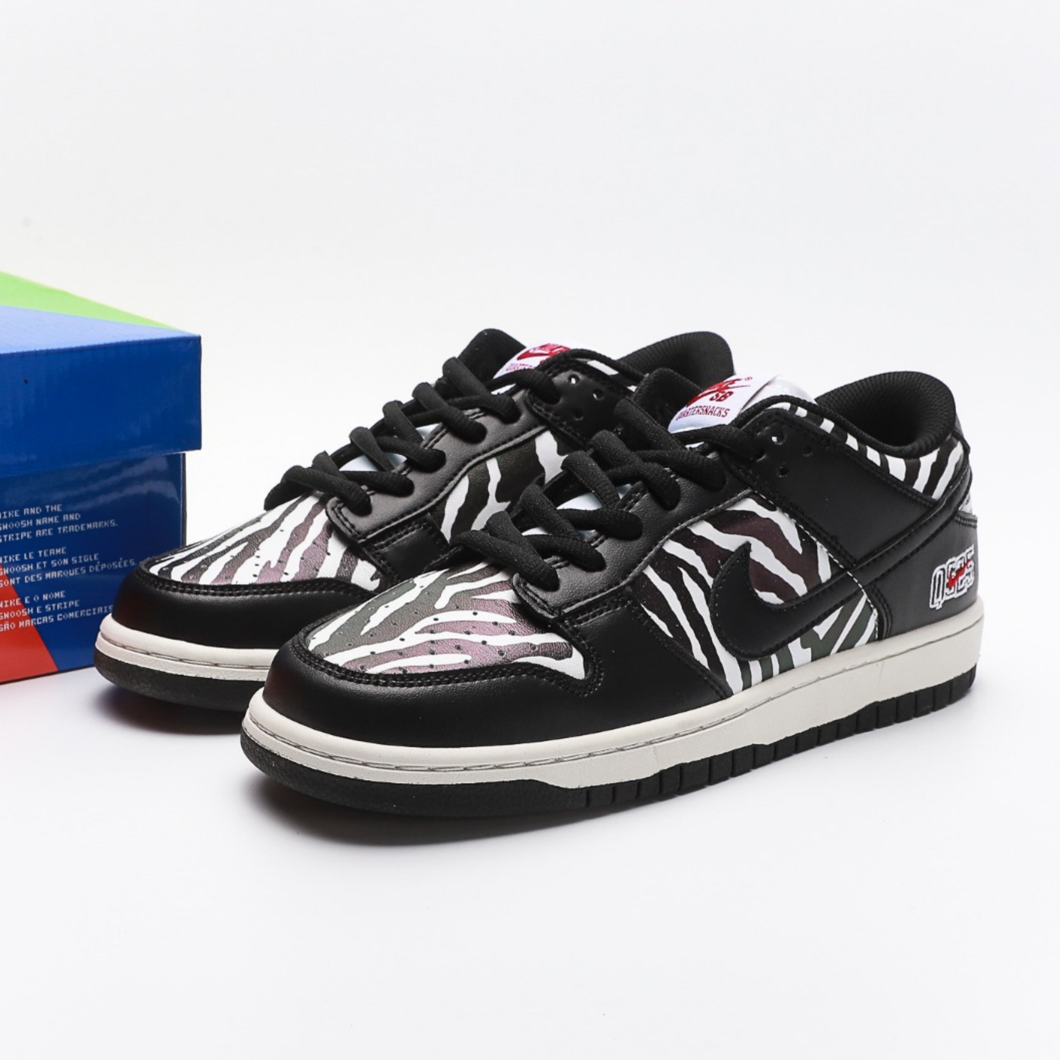 Nike SB Dunk Low OG QS Quartersnacks Zebra