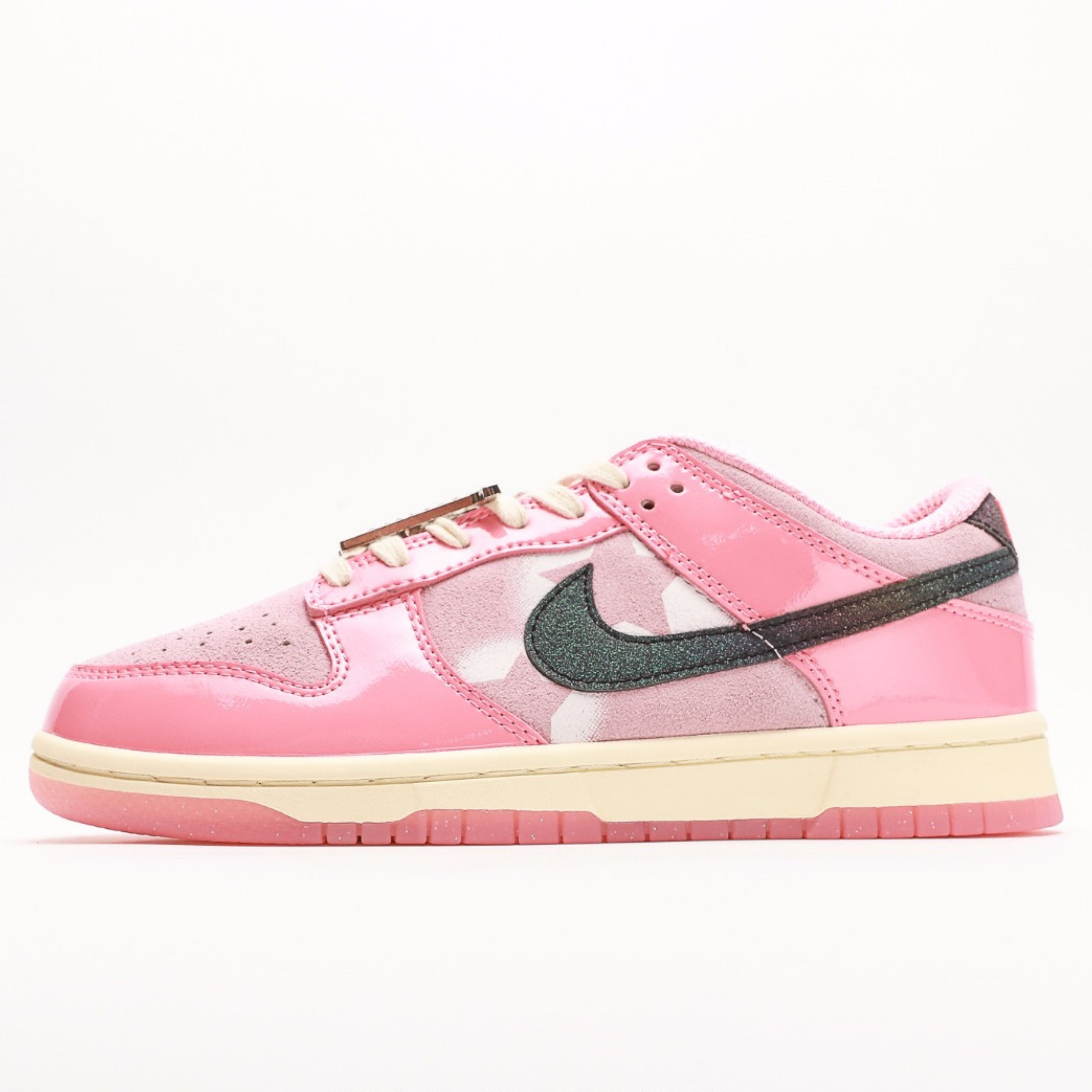 Nike Dunk Low LX Barbie
