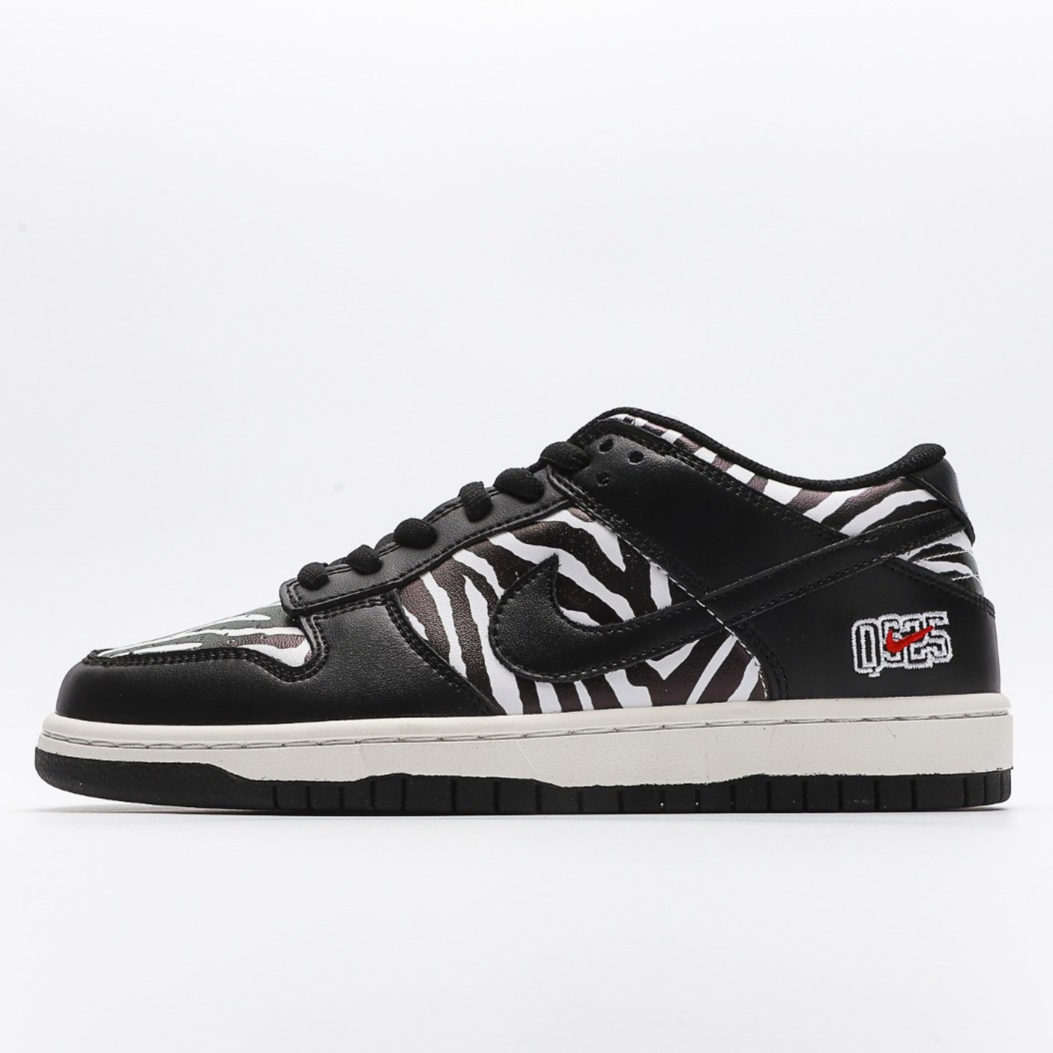 Nike SB Dunk Low OG QS Quartersnacks Zebra