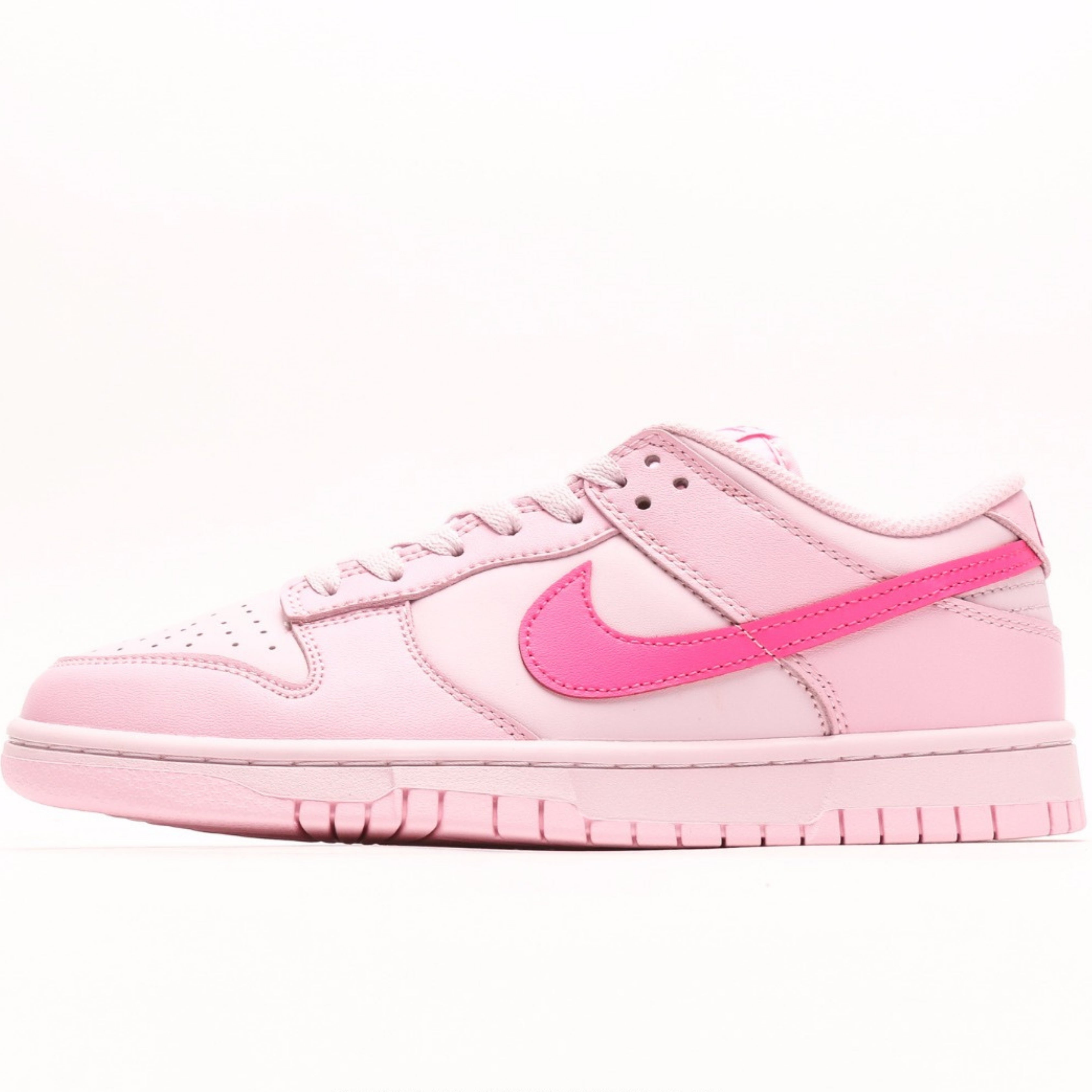 Nike Dunk Low Triple Pink