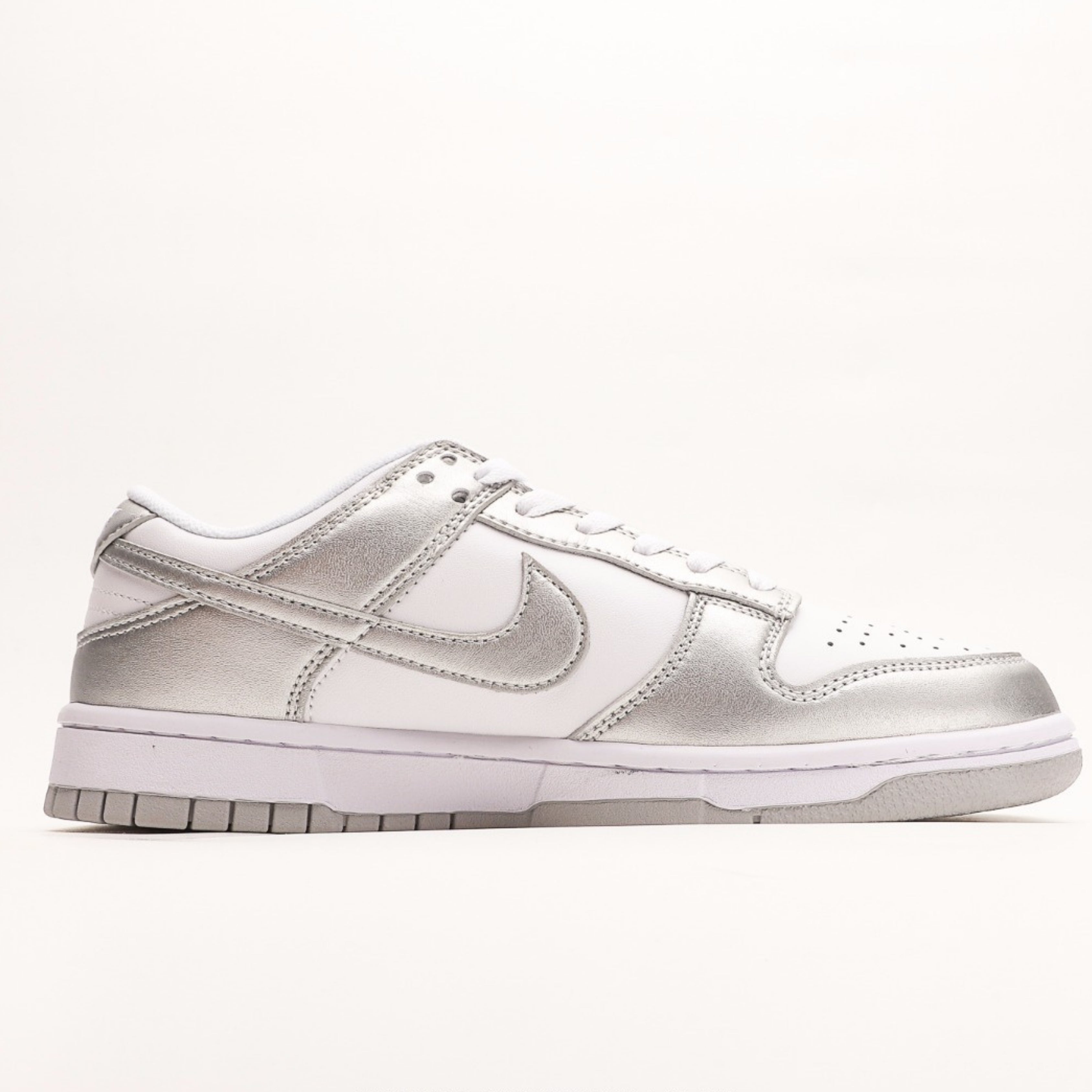 Nike Dunk Low Metallic Silver