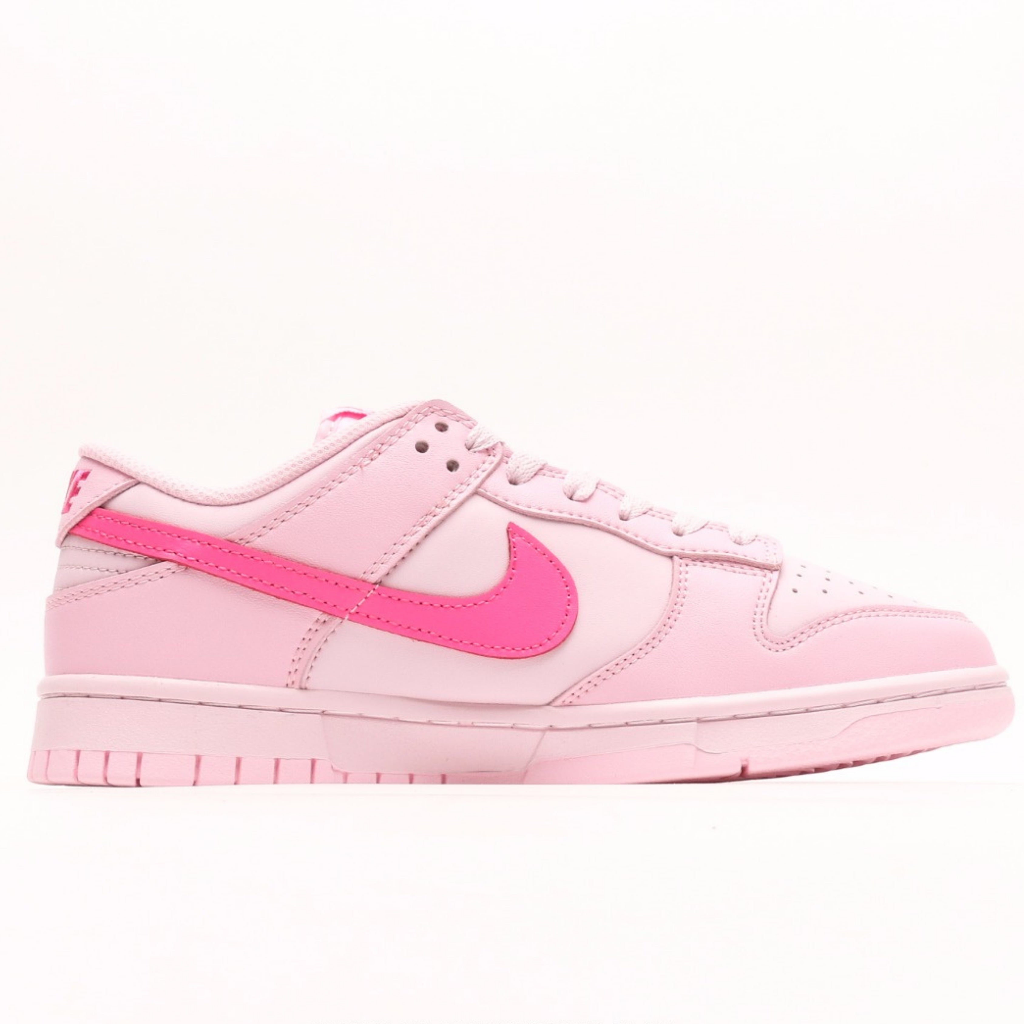 Nike Dunk Low Triple Pink