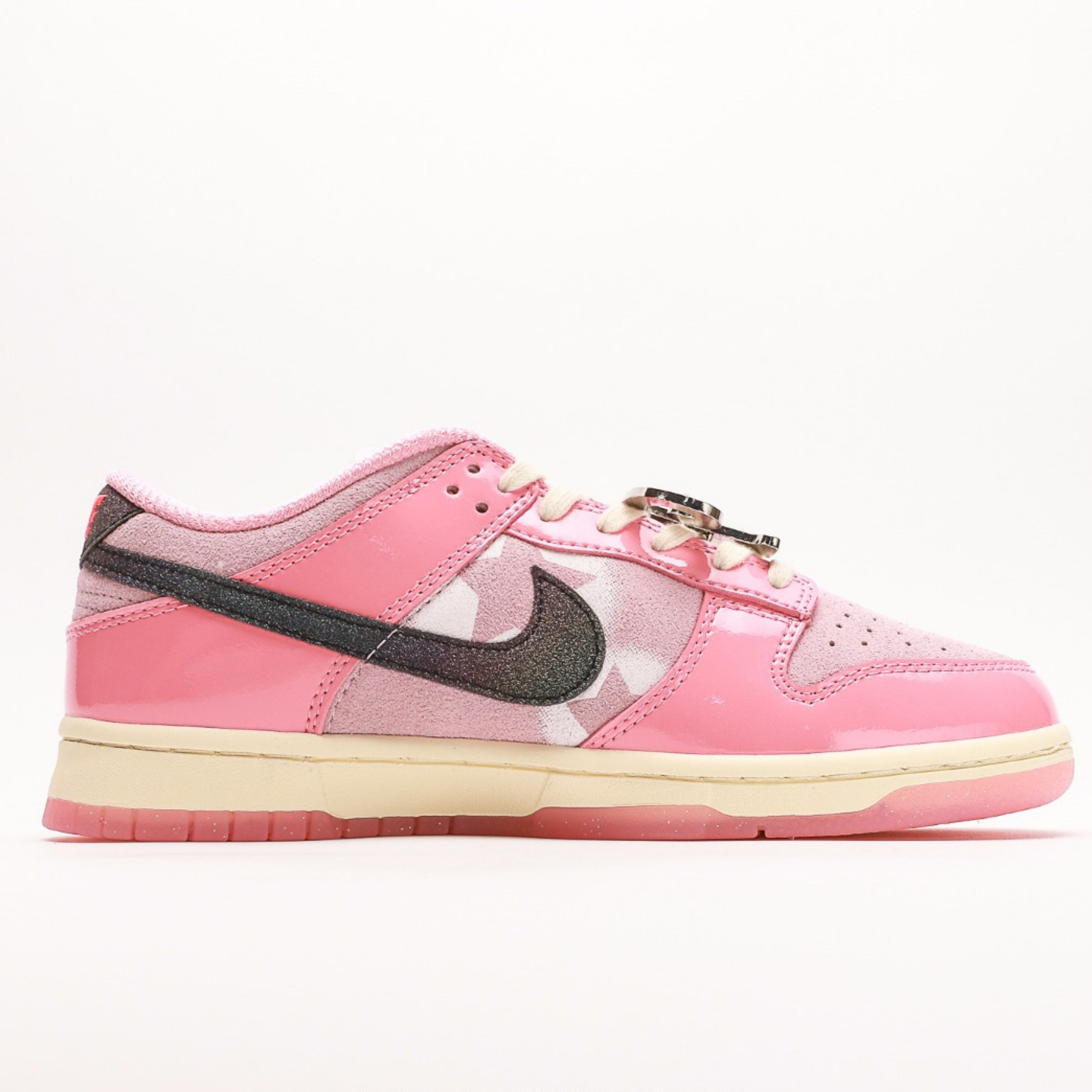 Nike Dunk Low LX Barbie