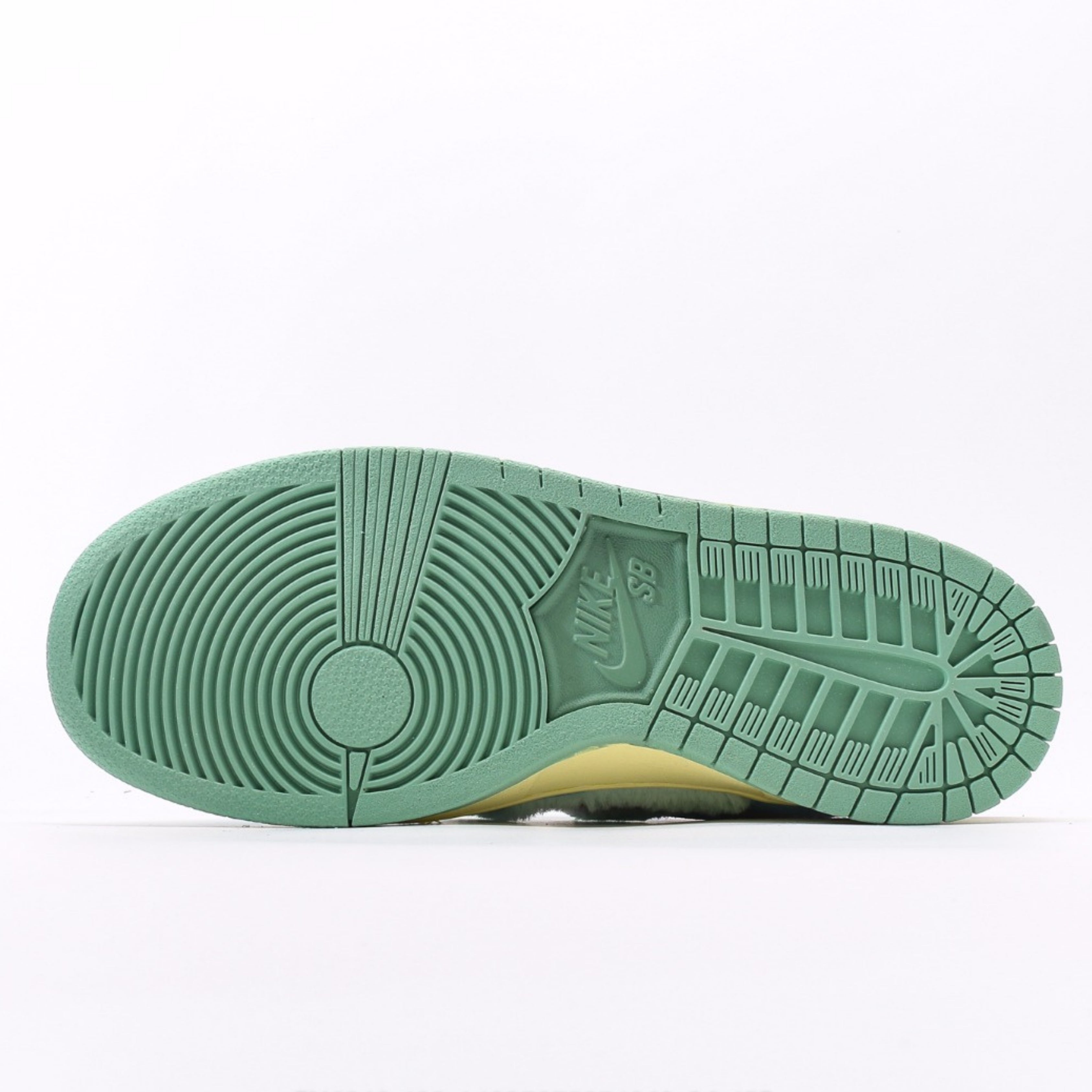 Nike SB Dunk Low Verdy Visty