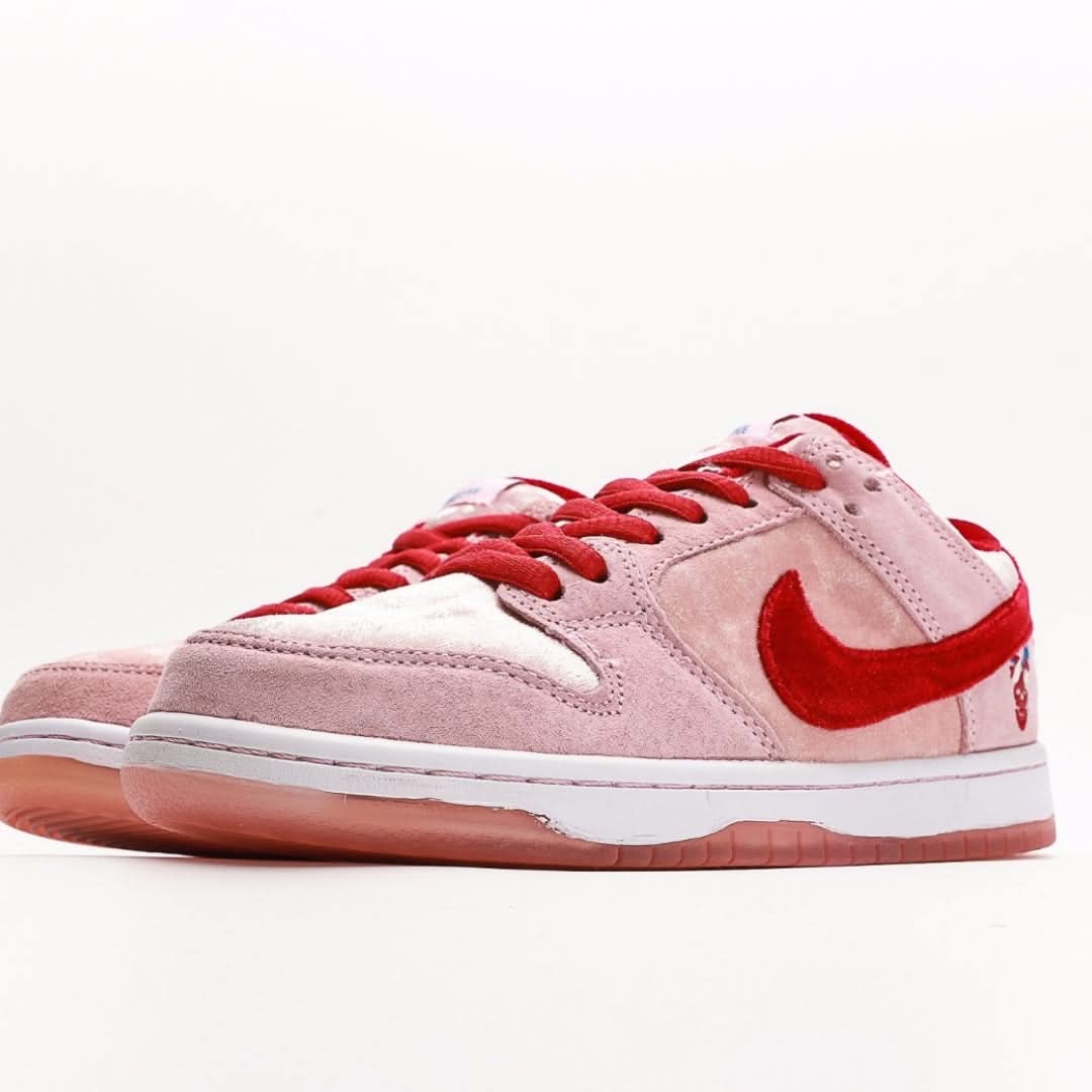 Nike SB Dunk Low StrangeLove Skateboards