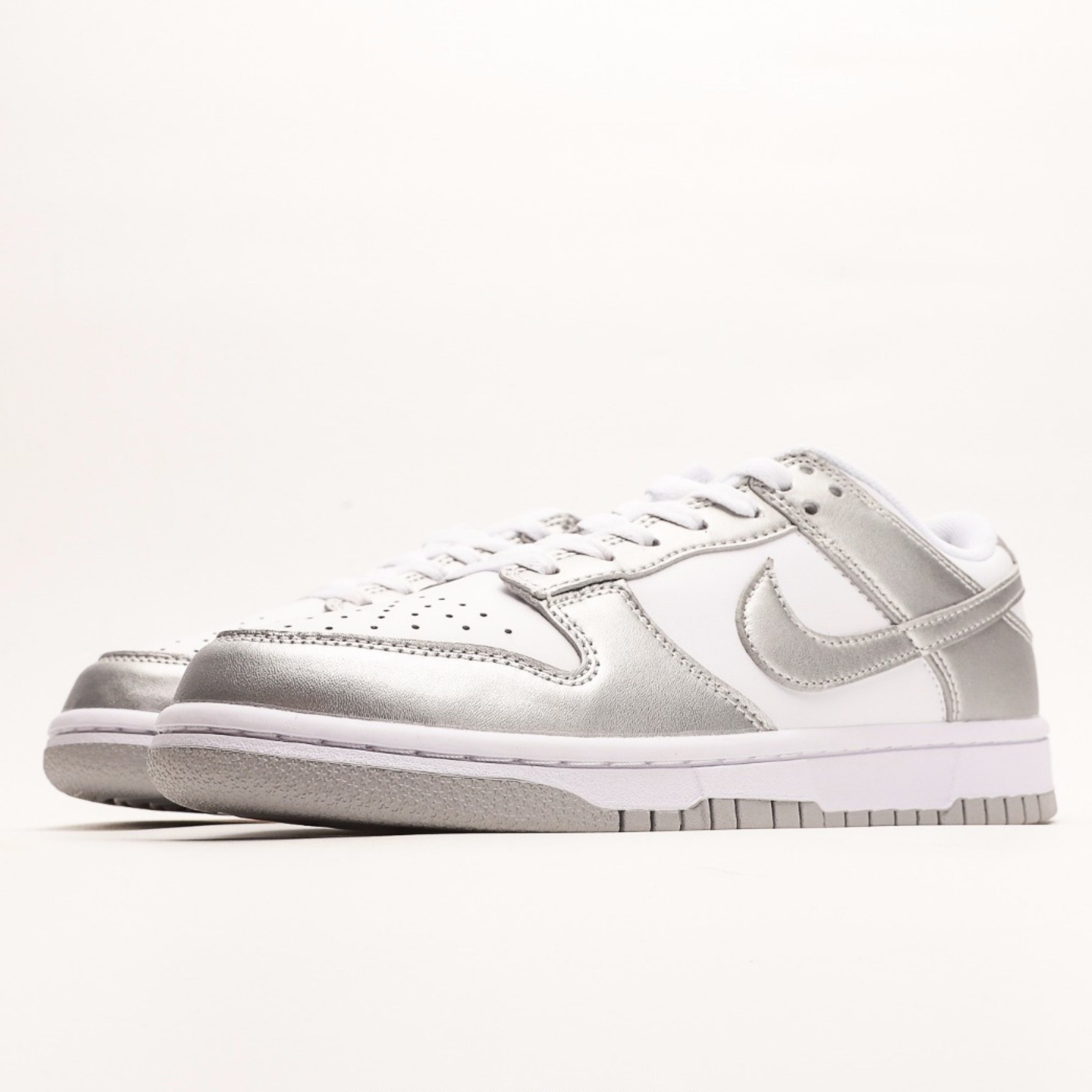 Nike Dunk Low Metallic Silver