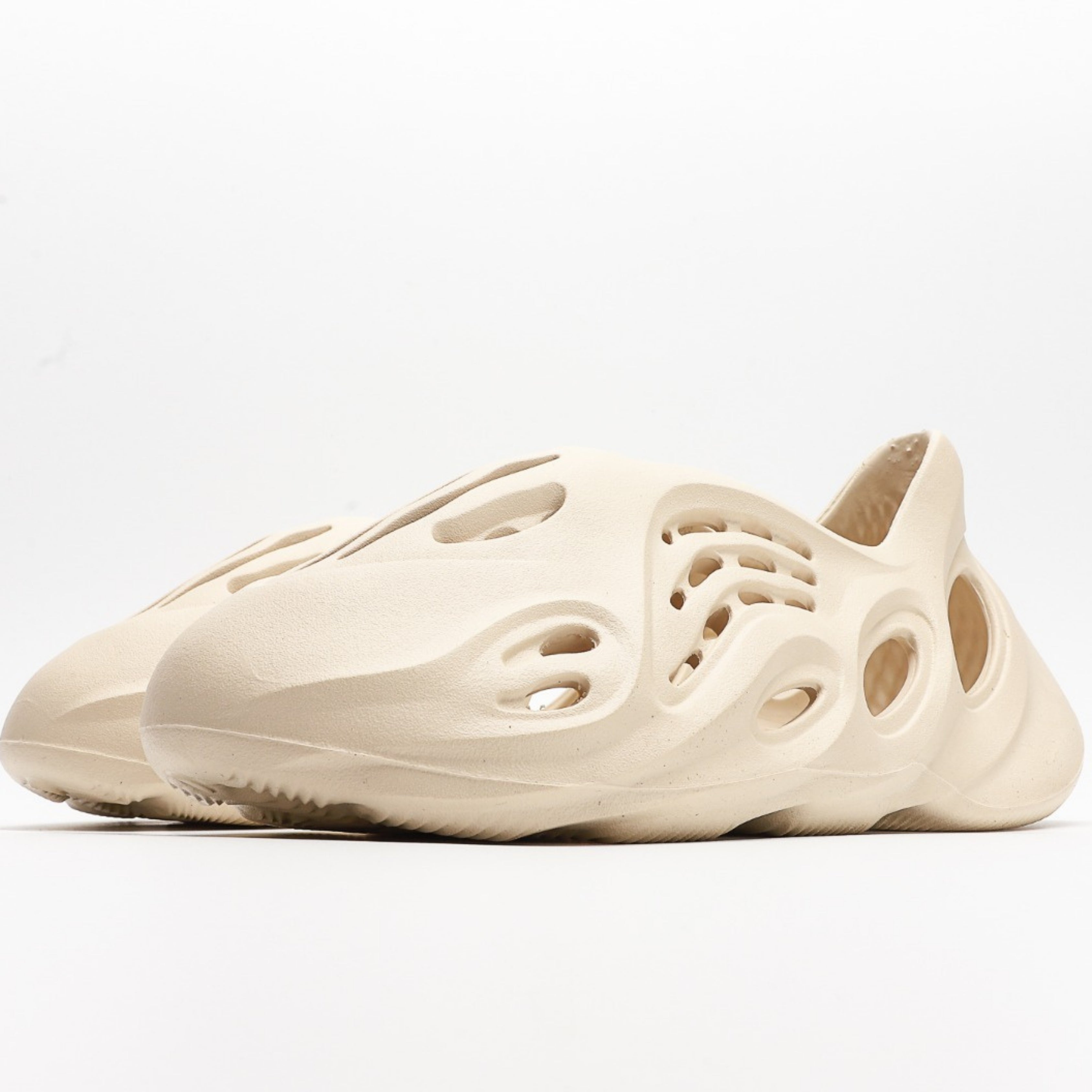 adidas Yeezy Foam RNNR Sand
