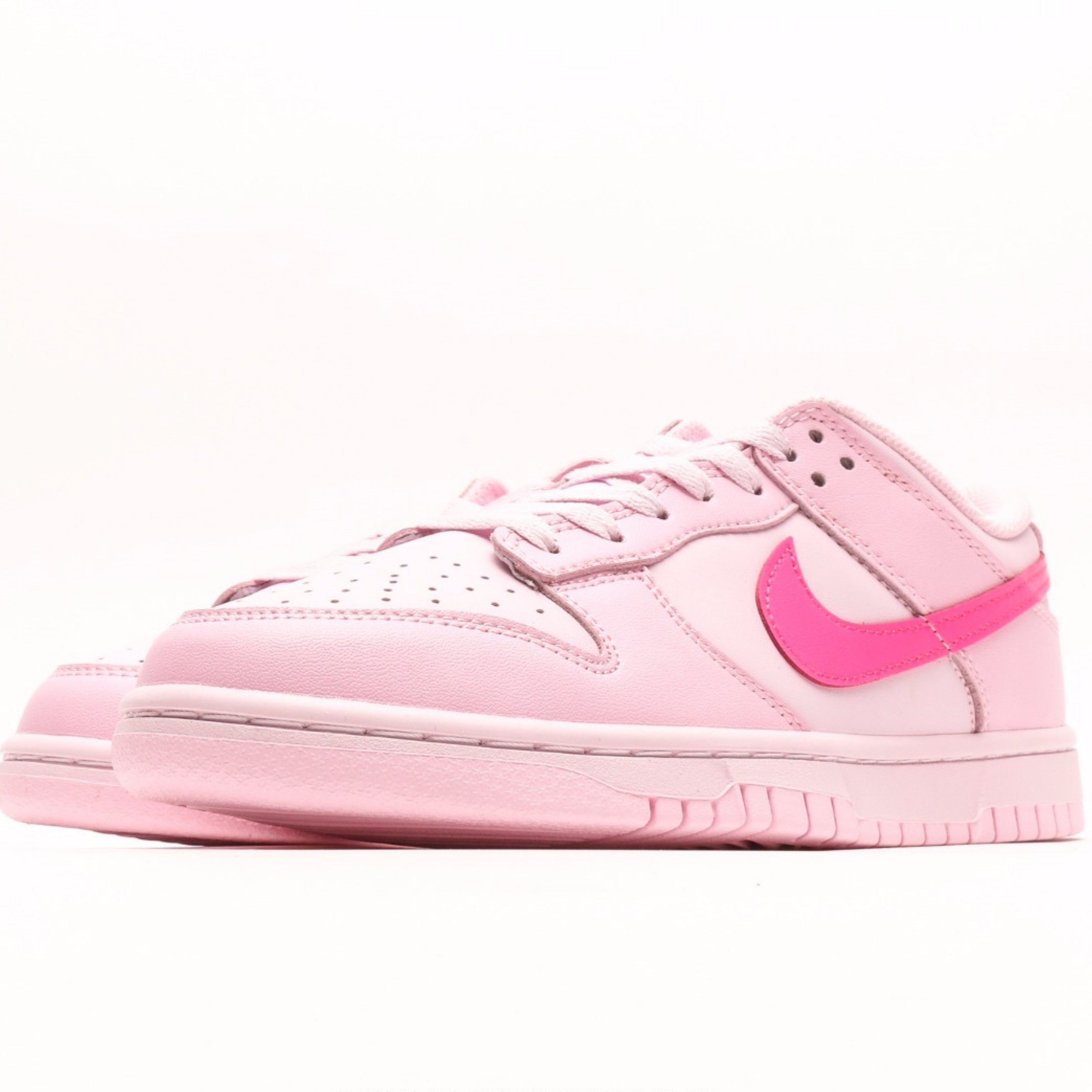 Nike Dunk Low Triple Pink