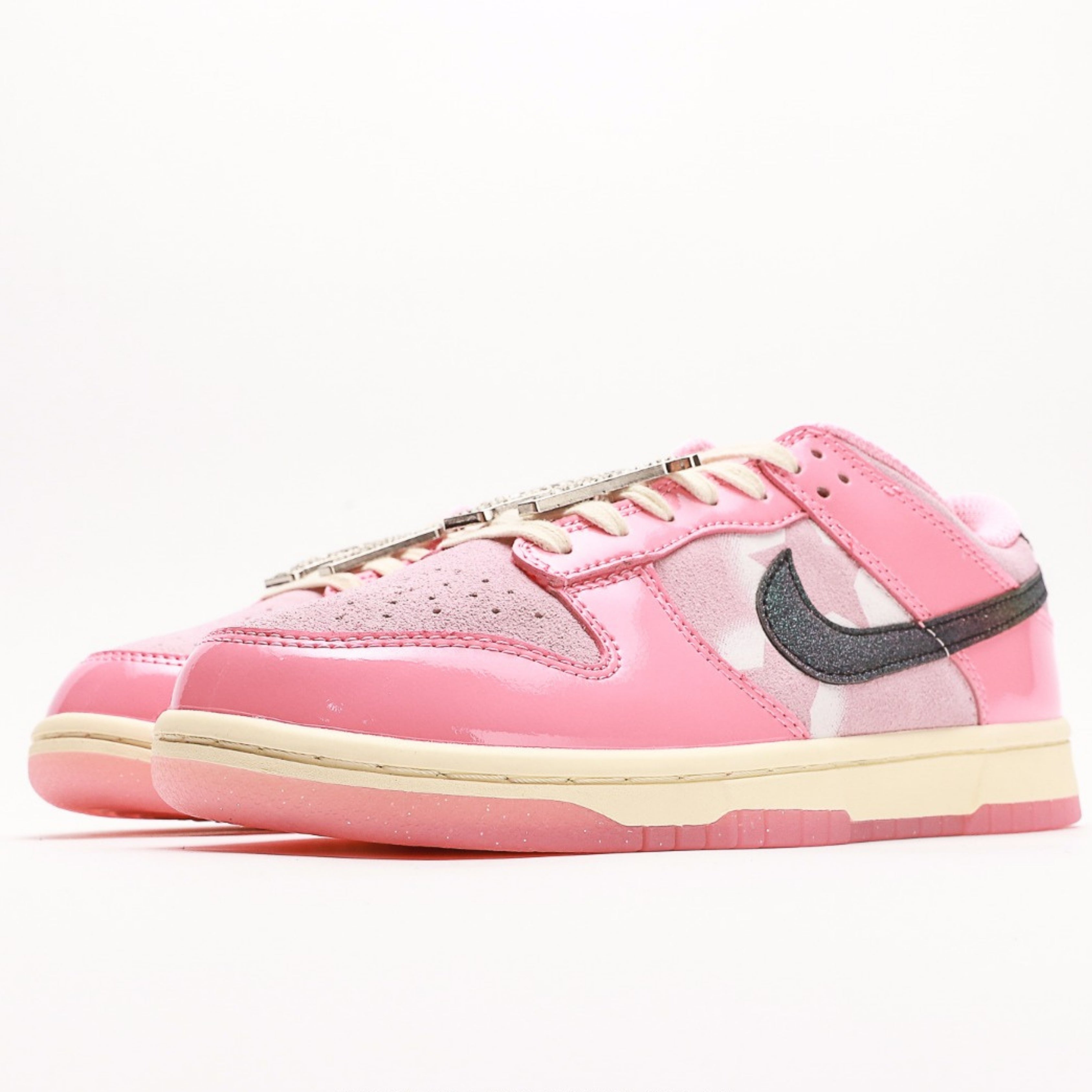 Nike Dunk Low LX Barbie