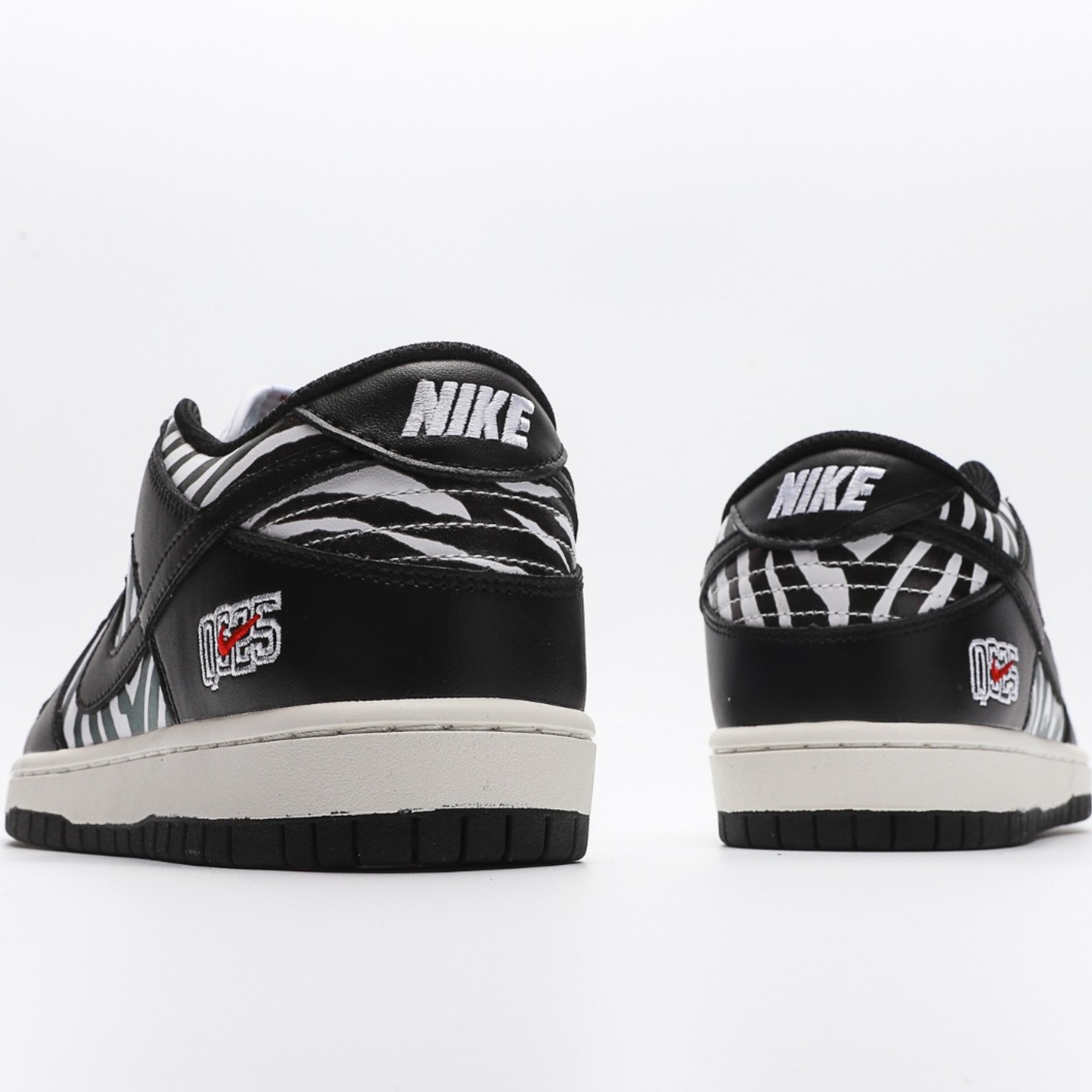 Nike SB Dunk Low OG QS Quartersnacks Zebra