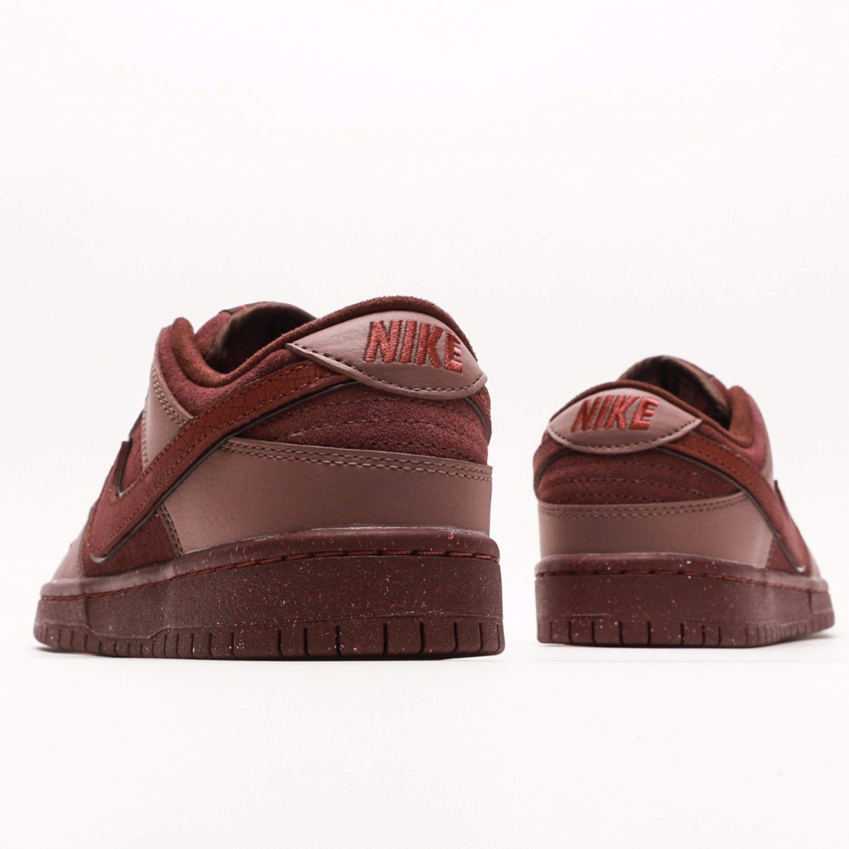 Nike SB Dunk Low City Of Love Burgundy Crush
