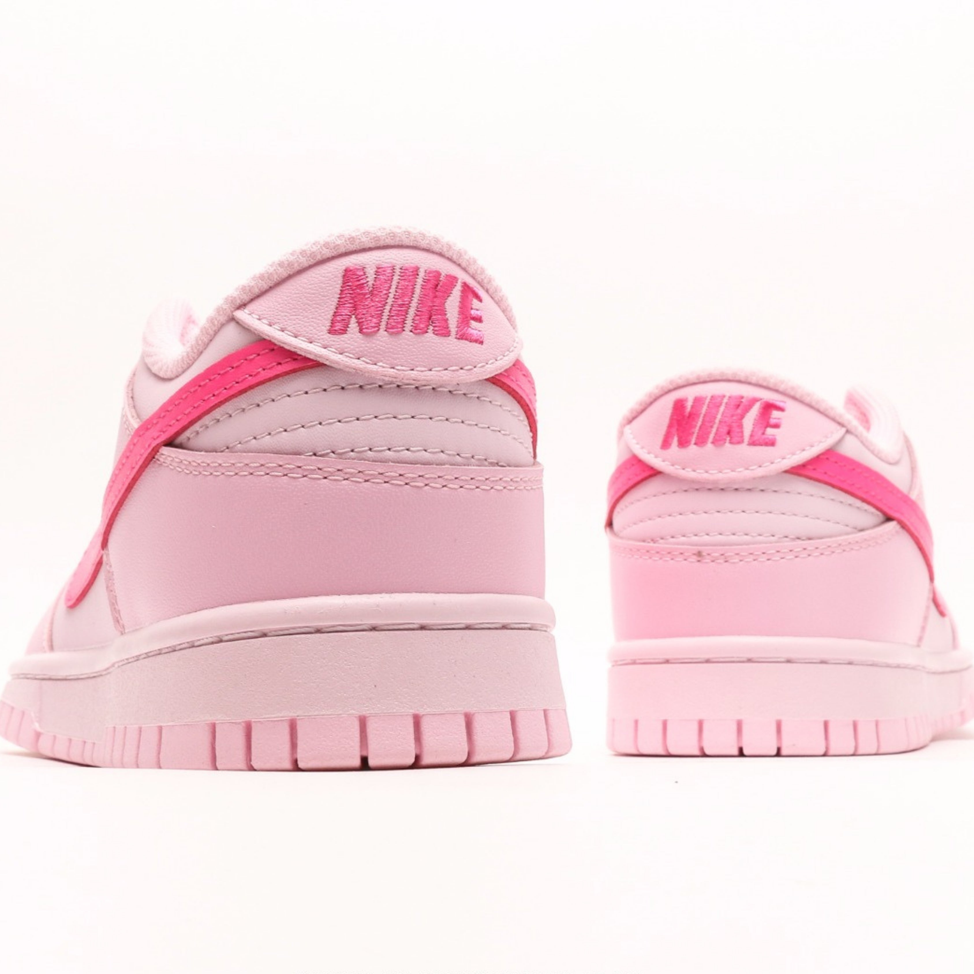 Nike Dunk Low Triple Pink