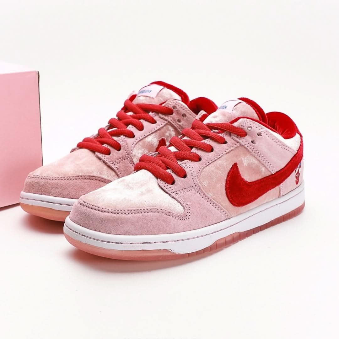 Nike SB Dunk Low StrangeLove Skateboards