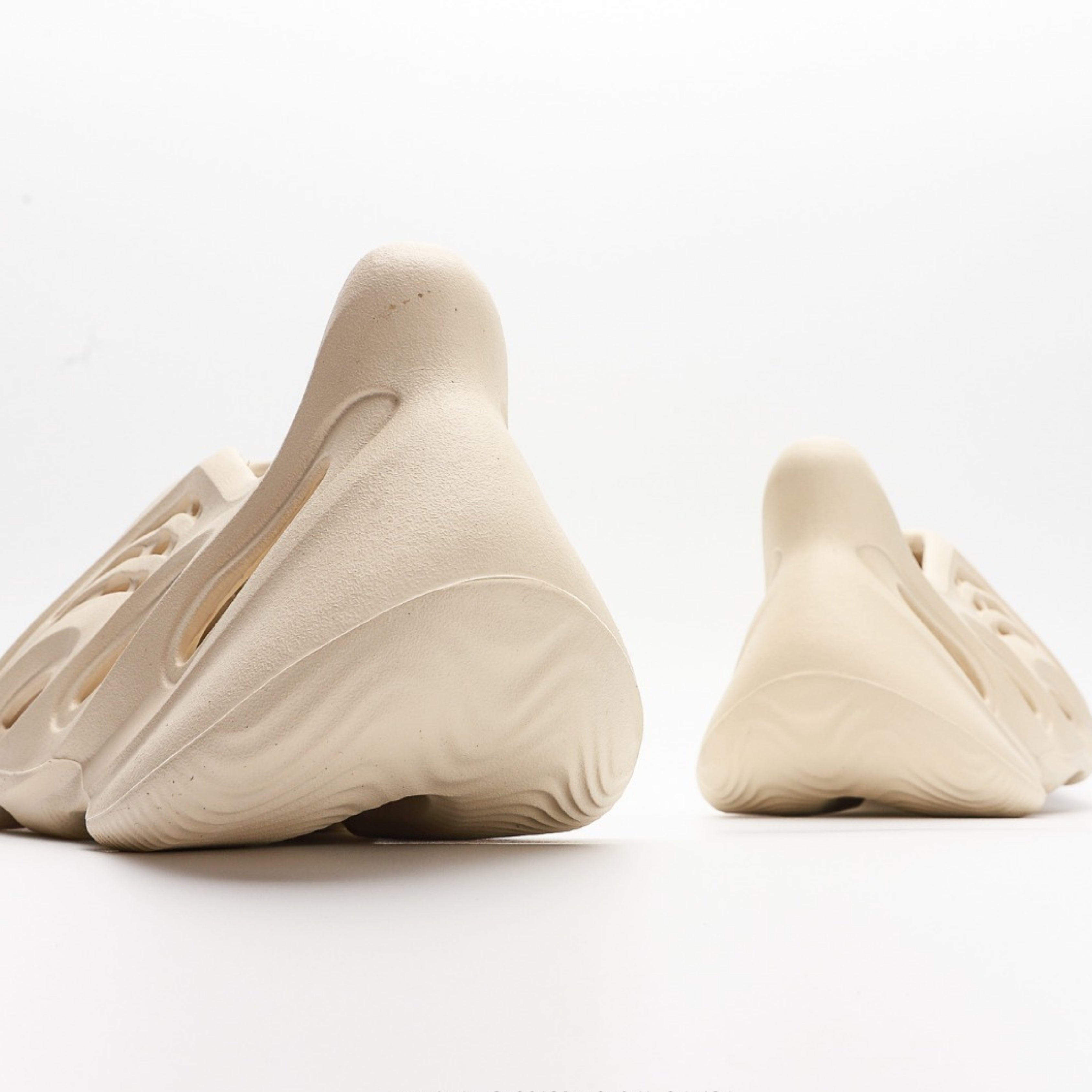 adidas Yeezy Foam RNNR Sand