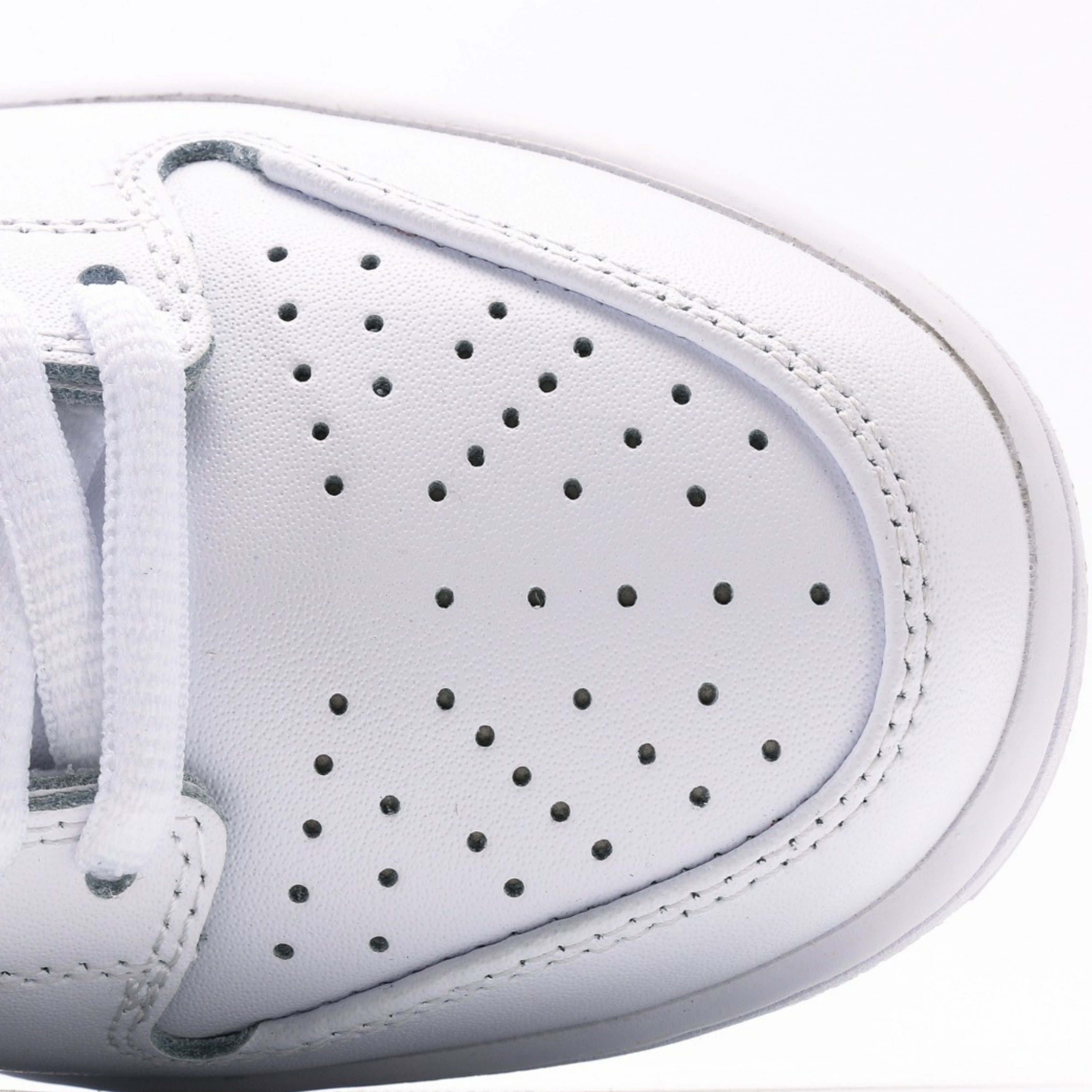 Nike SB Dunk Low Supreme 94 White Metallic Silver