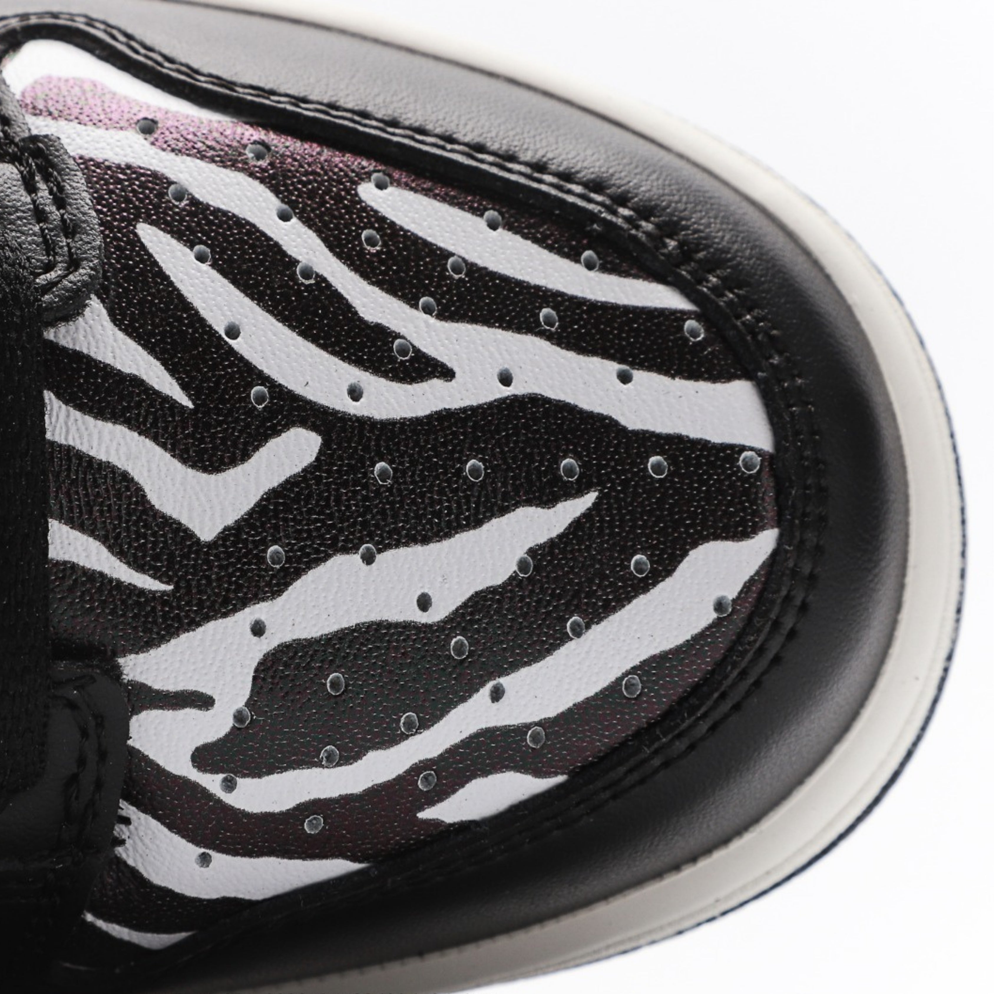Nike SB Dunk Low OG QS Quartersnacks Zebra
