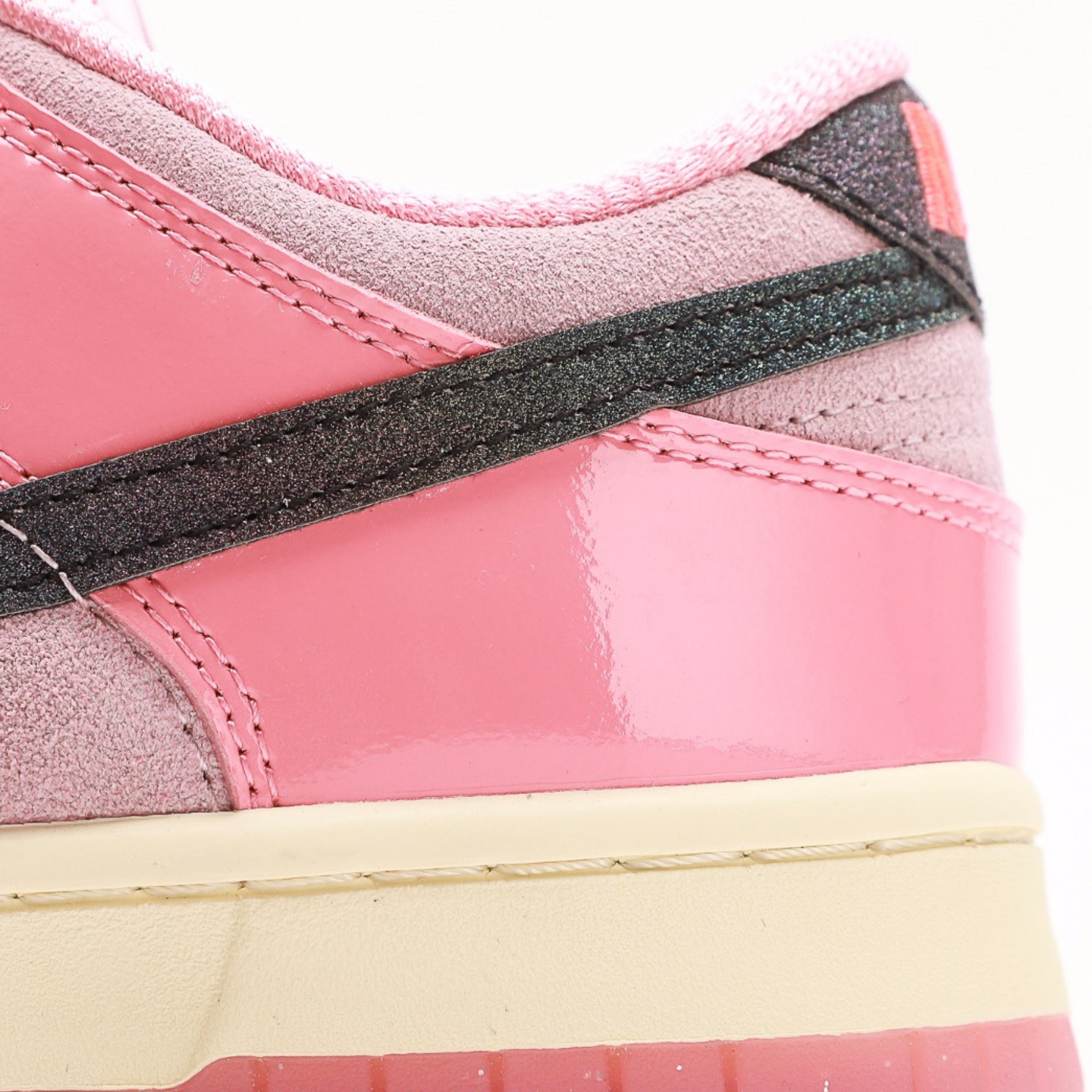 Nike Dunk Low LX Barbie