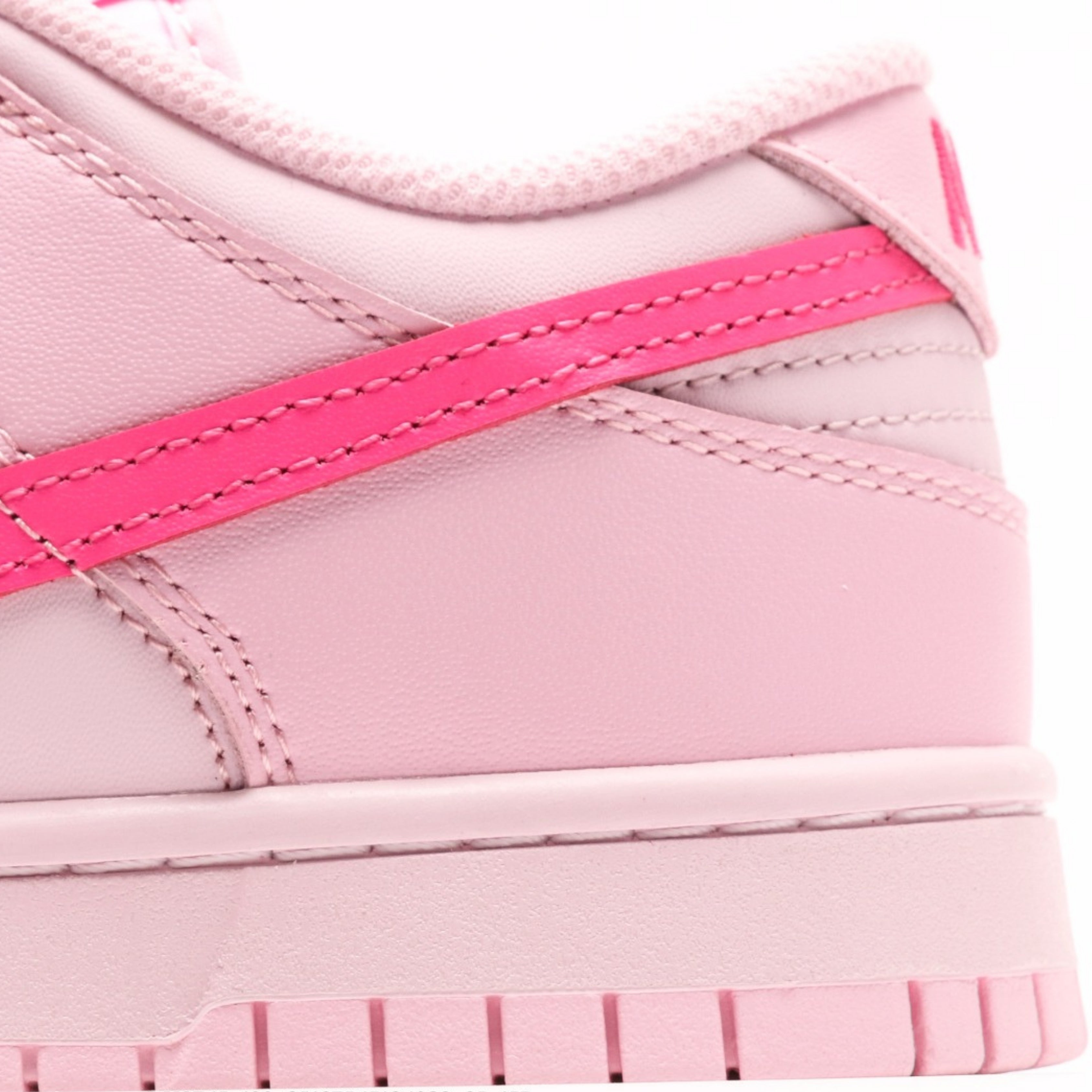 Nike Dunk Low Triple Pink