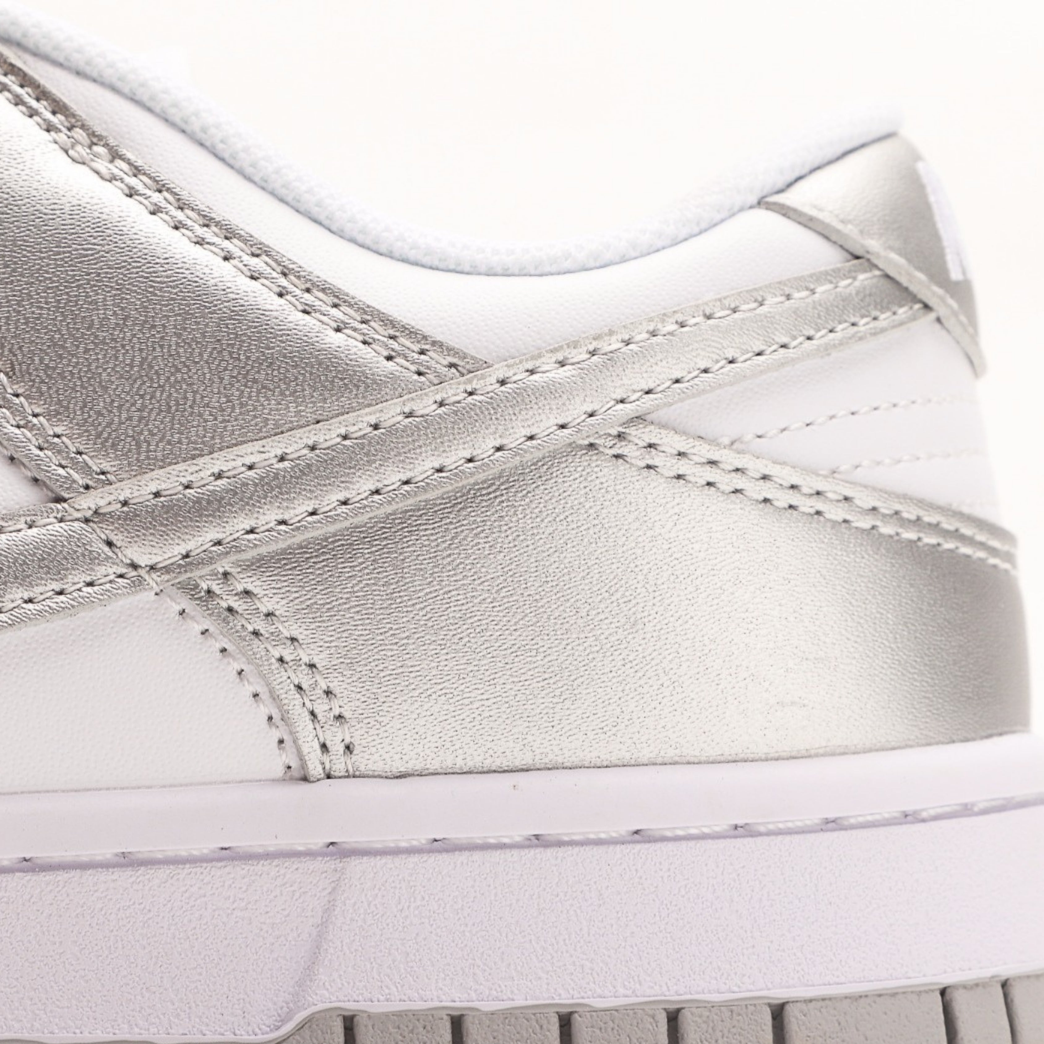 Nike Dunk Low Metallic Silver
