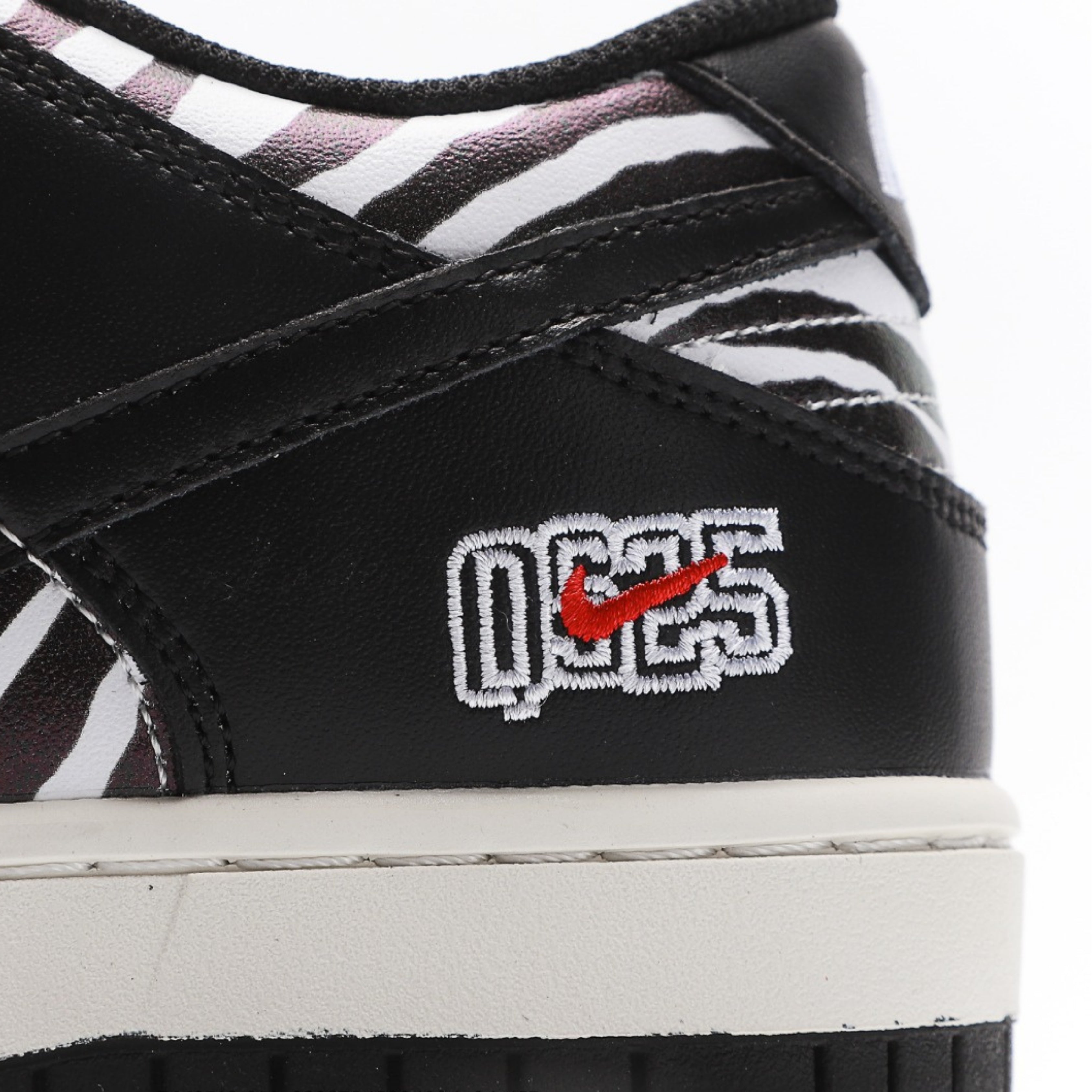 Nike SB Dunk Low OG QS Quartersnacks Zebra